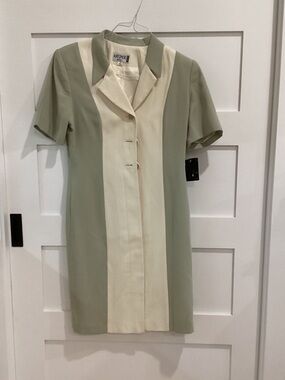 Kasper Two-Tone Sage and Cream Short Sleeve Shift Dress